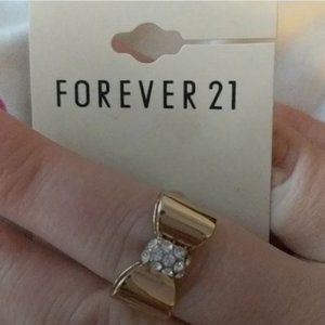 🎉 New 🎉 Forever 21‎ Gold Bow Costume Ring